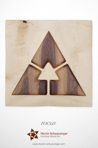 Intuitives Holzkunstwerk - Focus